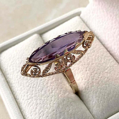Gold ring with amethyst stone